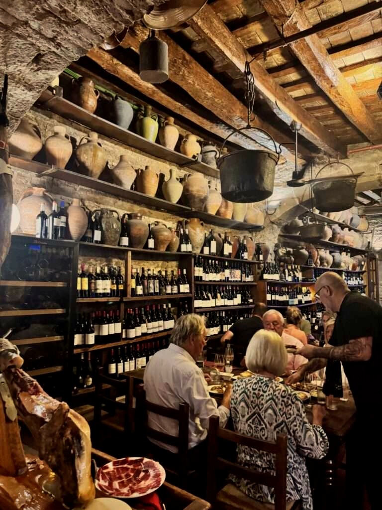 Tinajas de barro en la bodega
